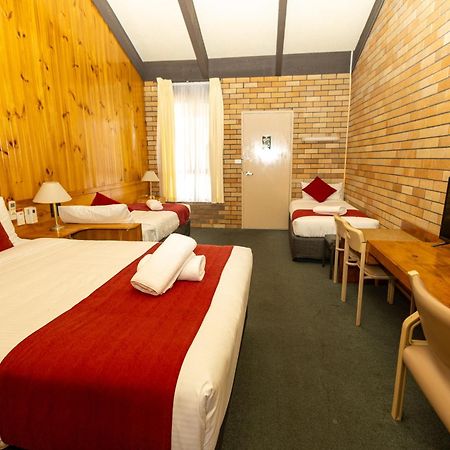 All Travellers Motor Inn Coonabarabran Kültér fotó