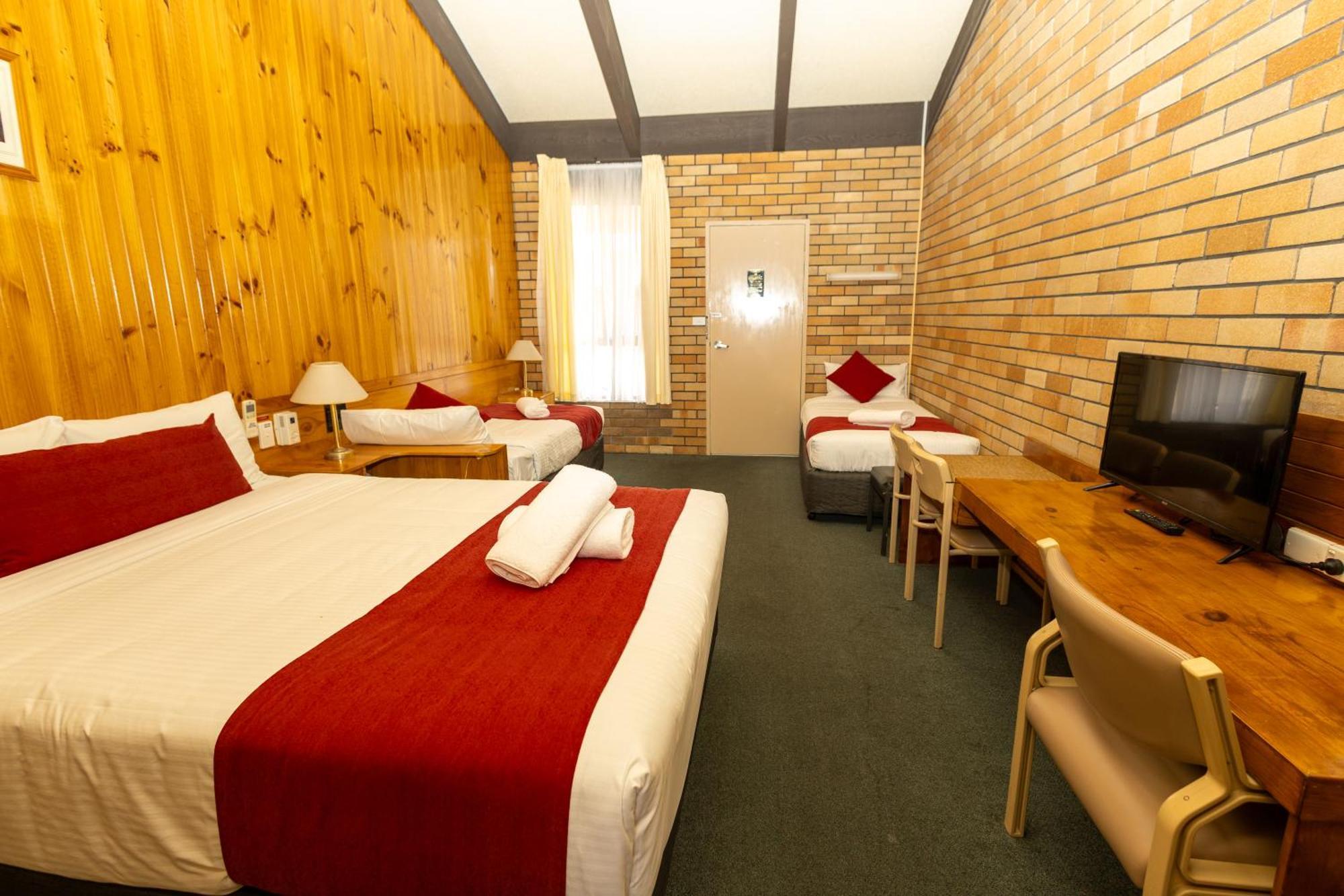All Travellers Motor Inn Coonabarabran Kültér fotó