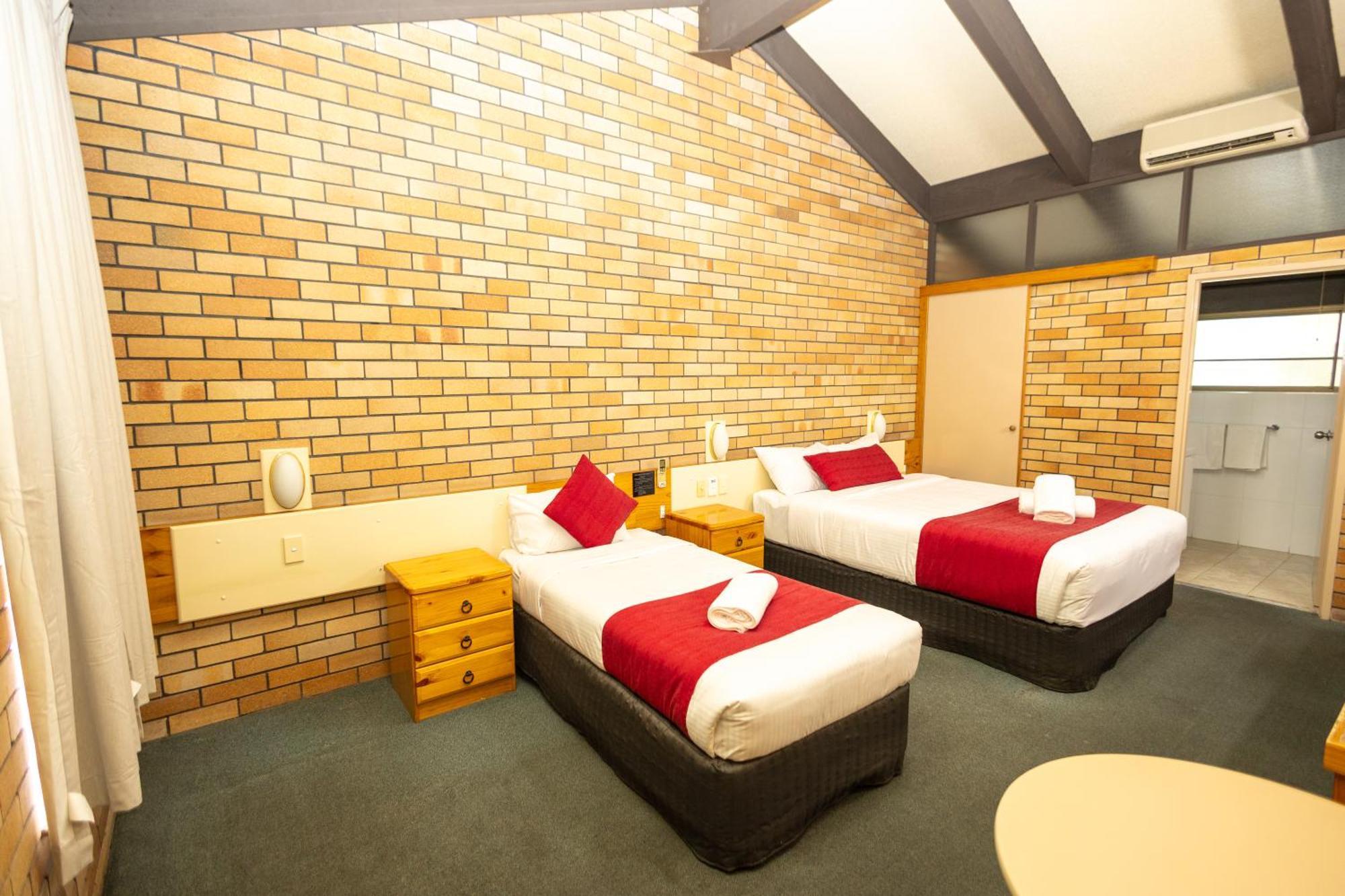 All Travellers Motor Inn Coonabarabran Kültér fotó