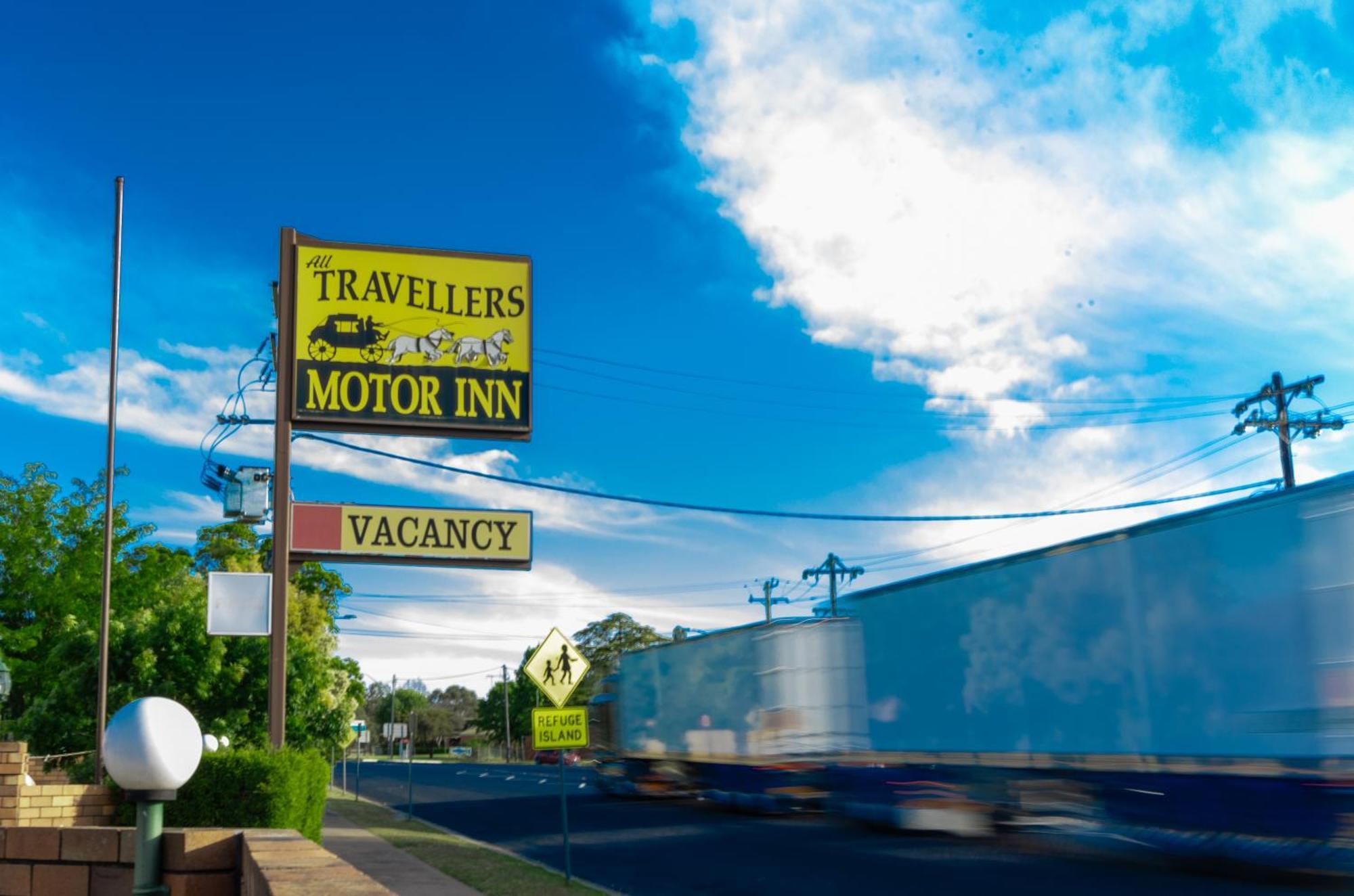 All Travellers Motor Inn Coonabarabran Kültér fotó