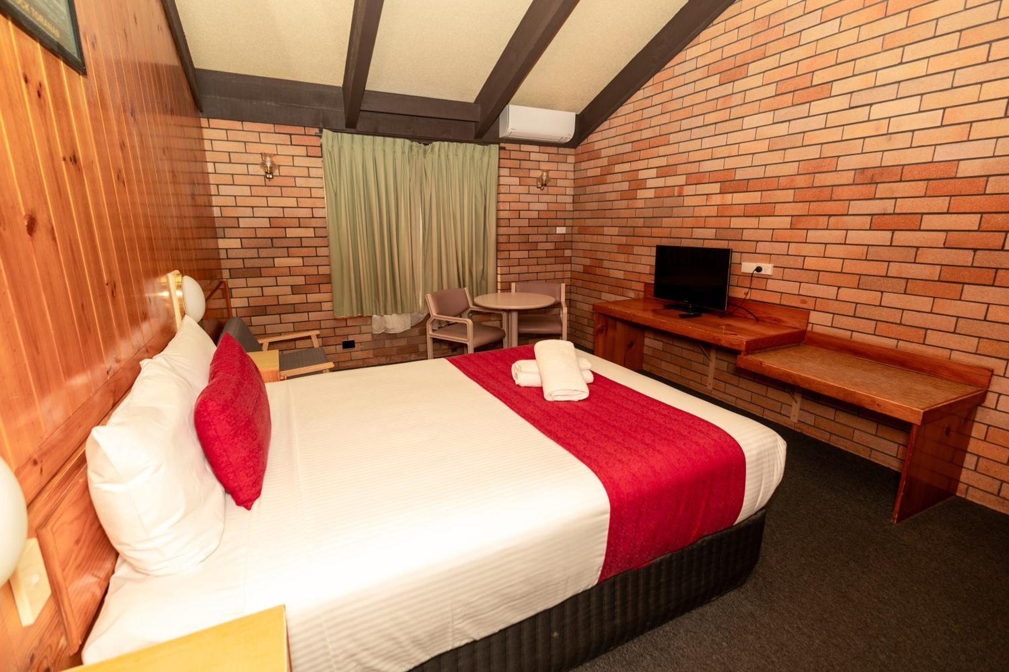 All Travellers Motor Inn Coonabarabran Kültér fotó