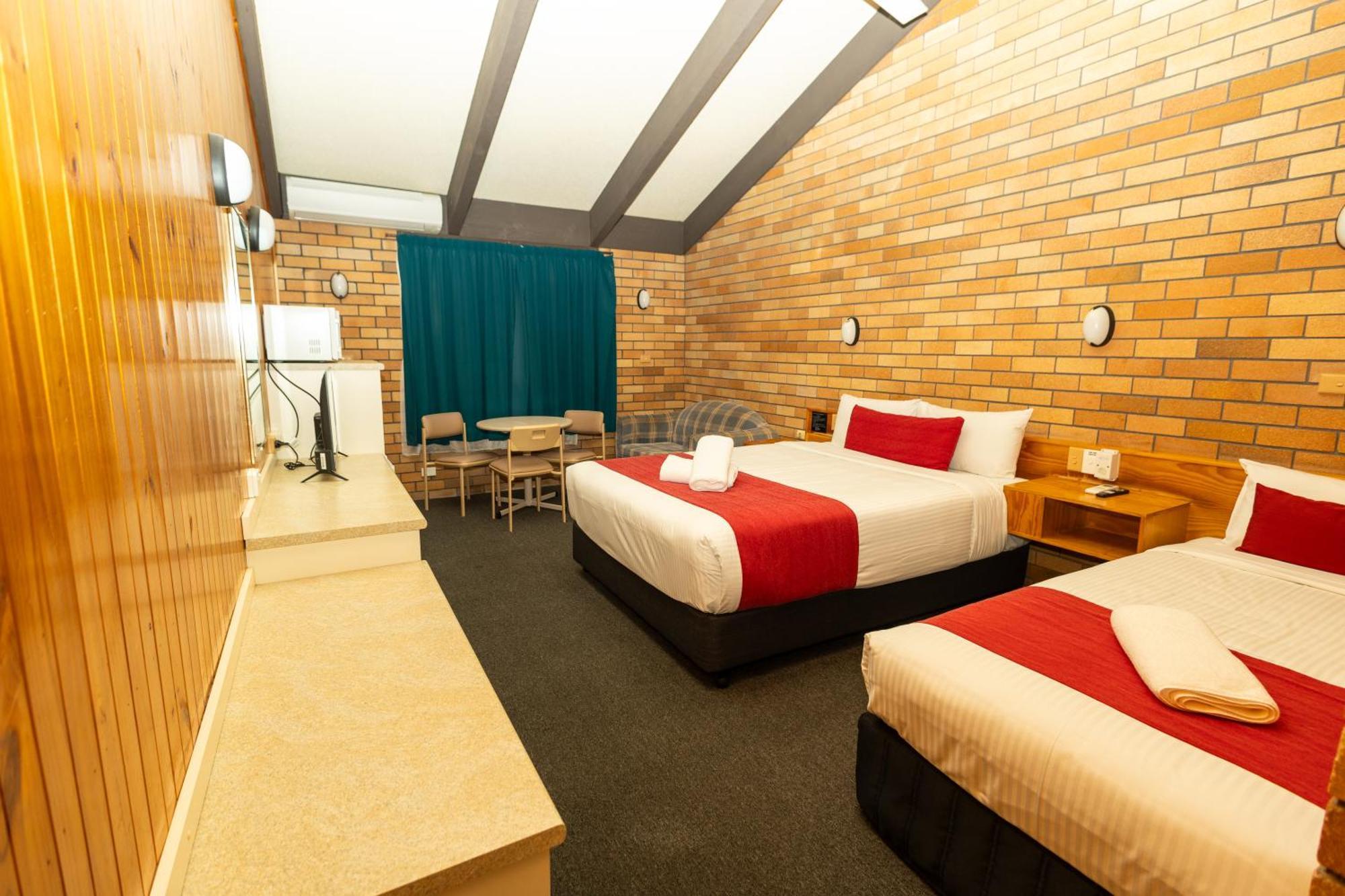 All Travellers Motor Inn Coonabarabran Kültér fotó