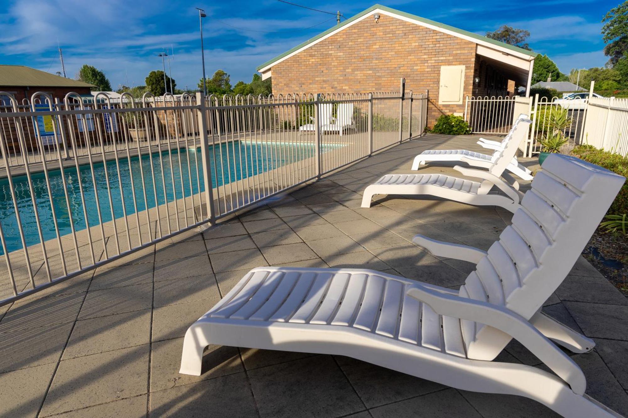 All Travellers Motor Inn Coonabarabran Kültér fotó