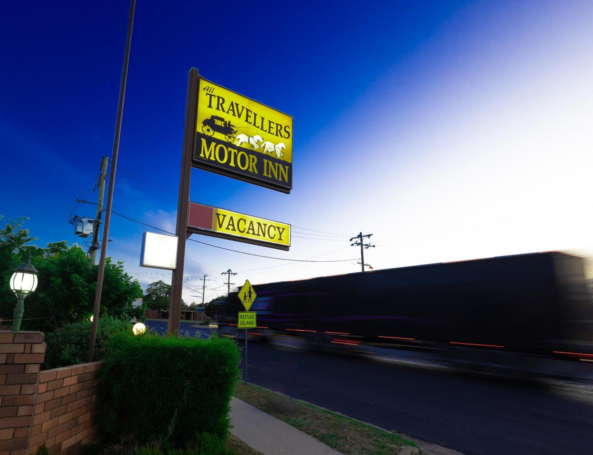 All Travellers Motor Inn Coonabarabran Kültér fotó