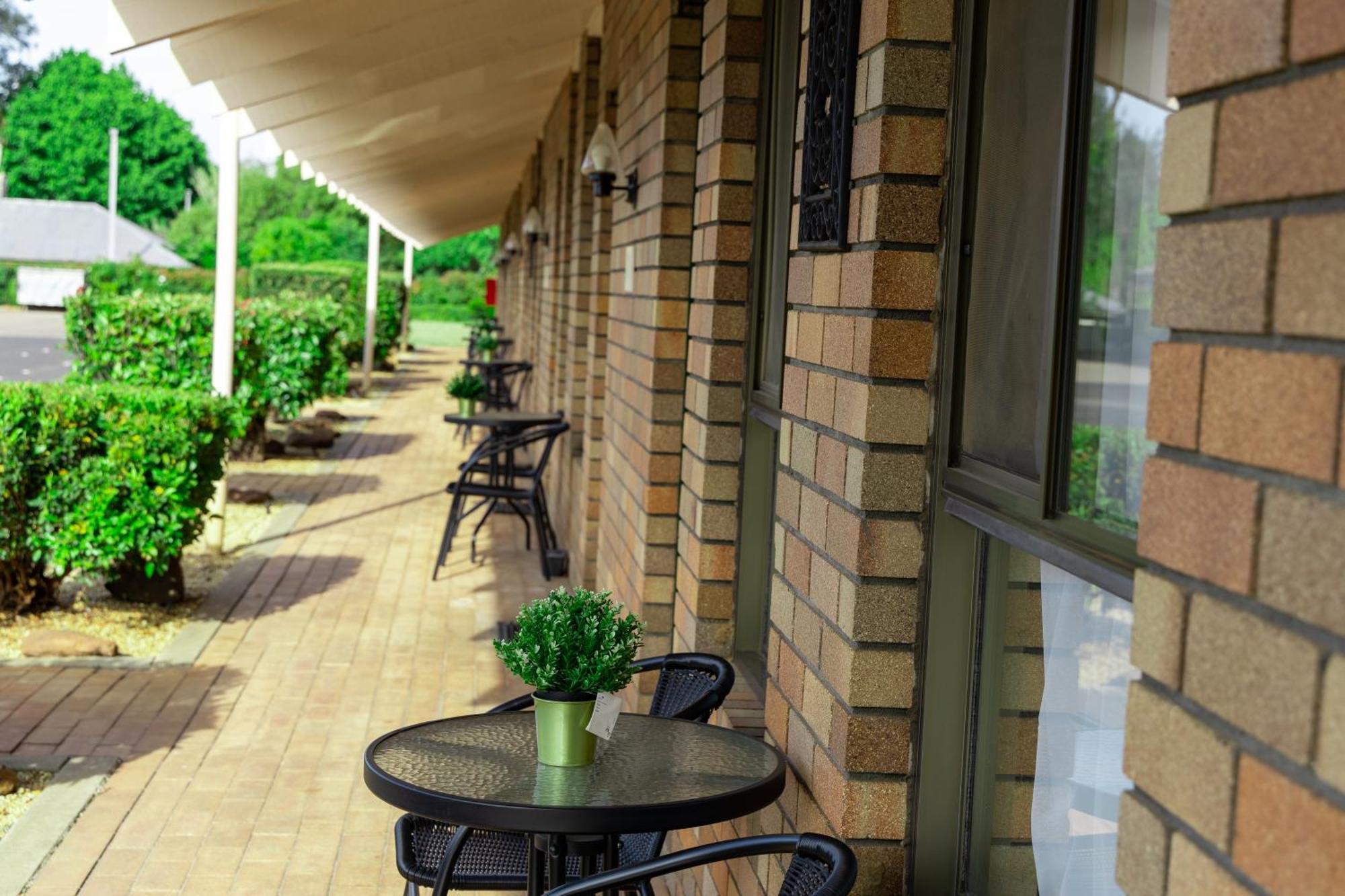 All Travellers Motor Inn Coonabarabran Kültér fotó