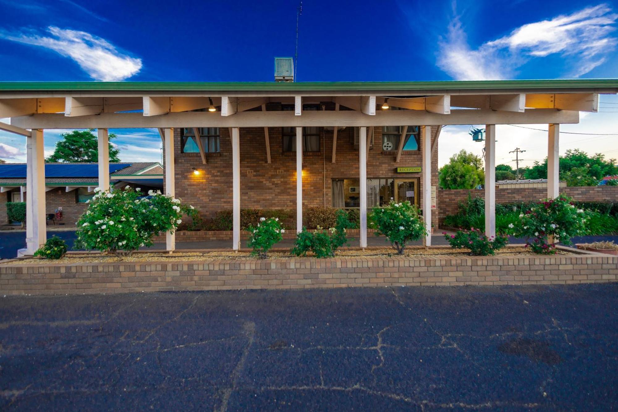 All Travellers Motor Inn Coonabarabran Kültér fotó