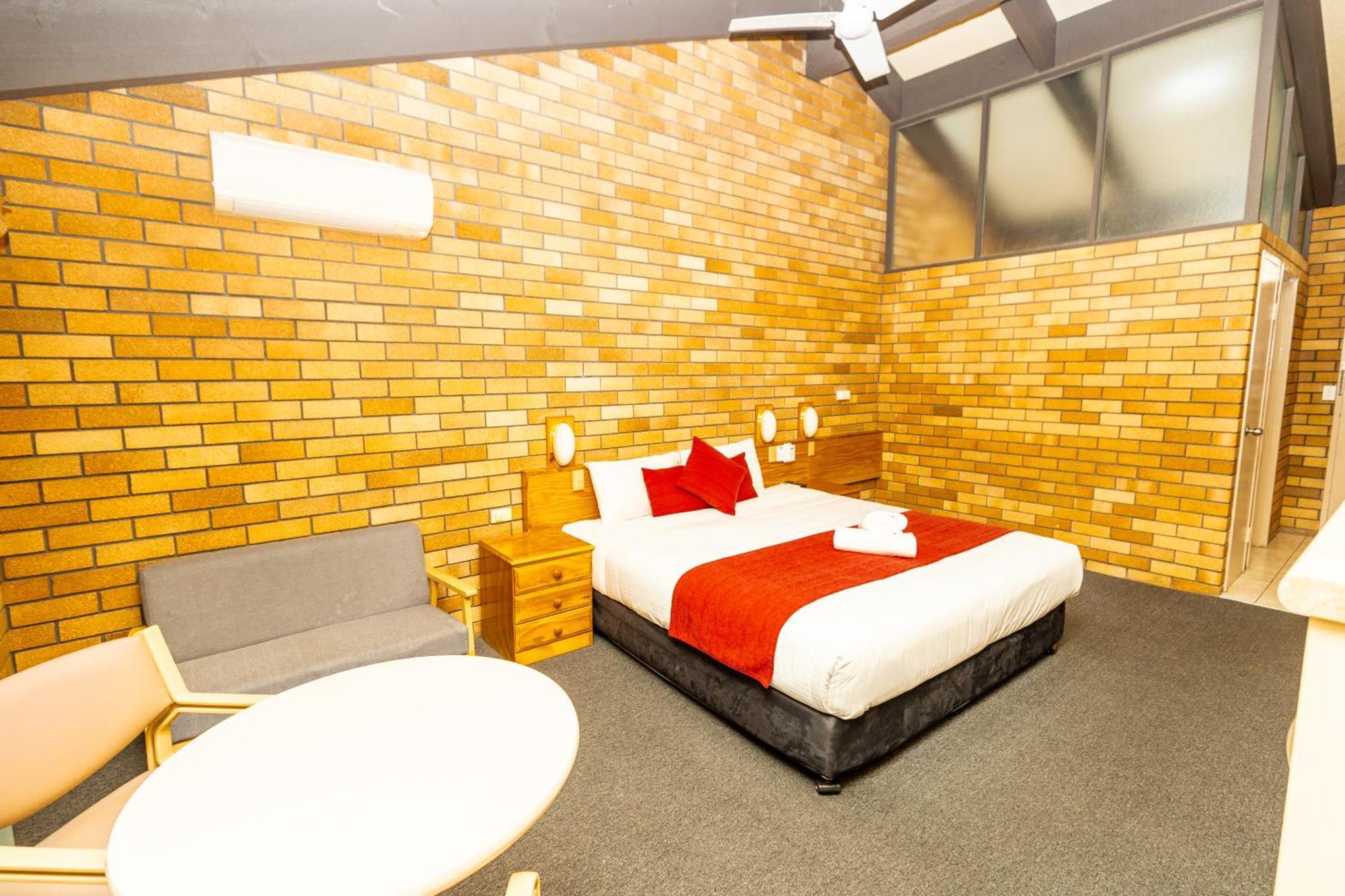 All Travellers Motor Inn Coonabarabran Kültér fotó